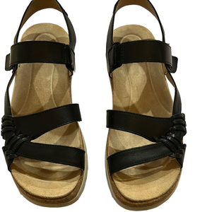 8W Easy Spirt llena Platform sandal  Black. Velcro closure.